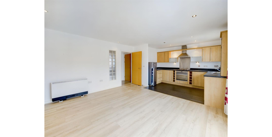 5 Cwrt Afon Lleidi, Millennium Quay