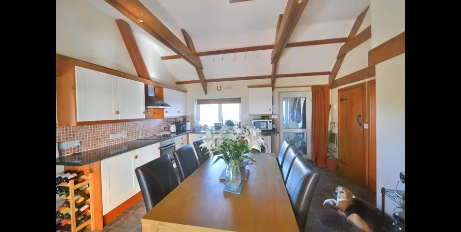 Ffynnon Henry, Y Beudy Bach & The Chalet, Llanpumpsaint