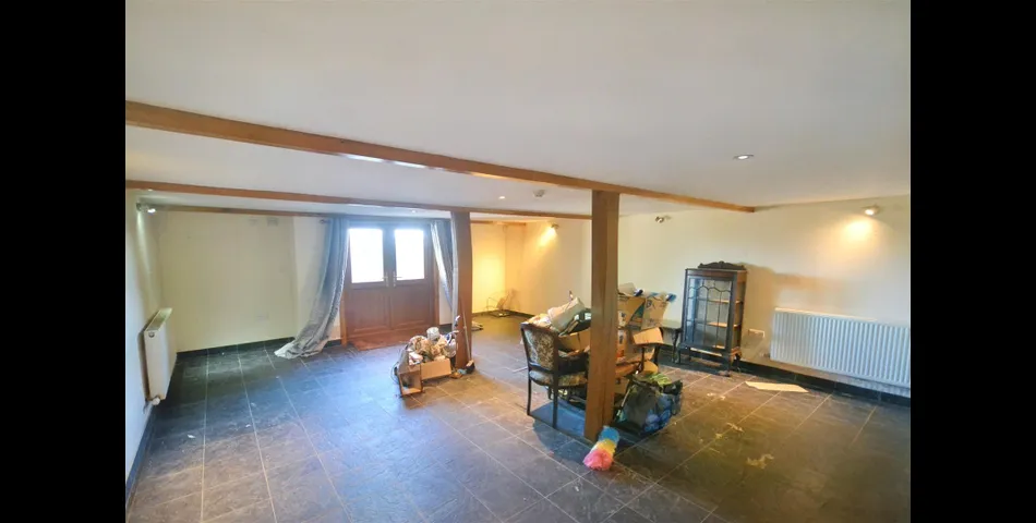 Ffynnon Henry, Y Beudy Bach & The Chalet, Llanpumpsaint