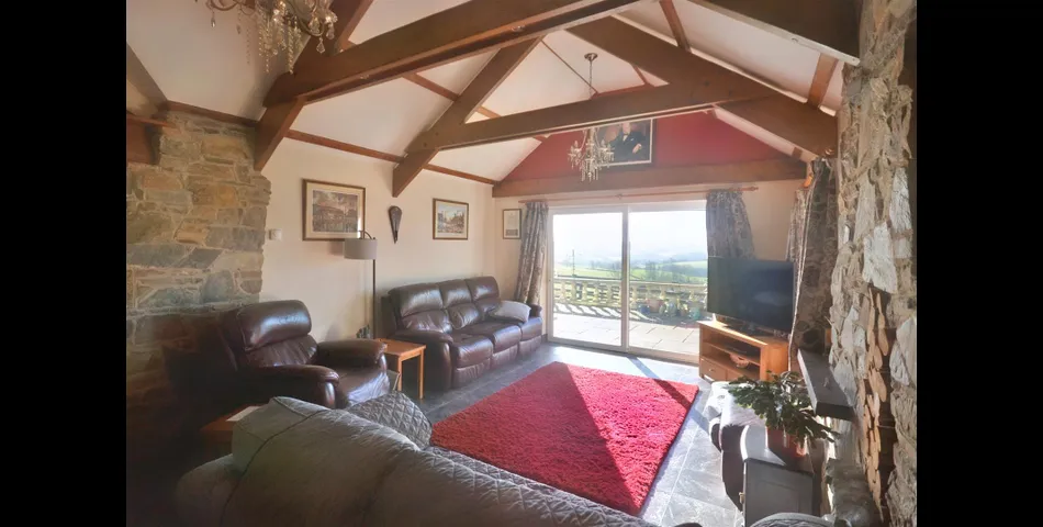 Ffynnon Henry, Y Beudy Bach & The Chalet, Llanpumpsaint