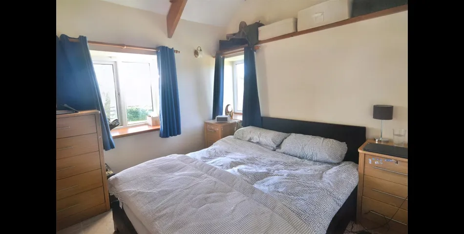 Ffynnon Henry, Y Beudy Bach & The Chalet, Llanpumpsaint