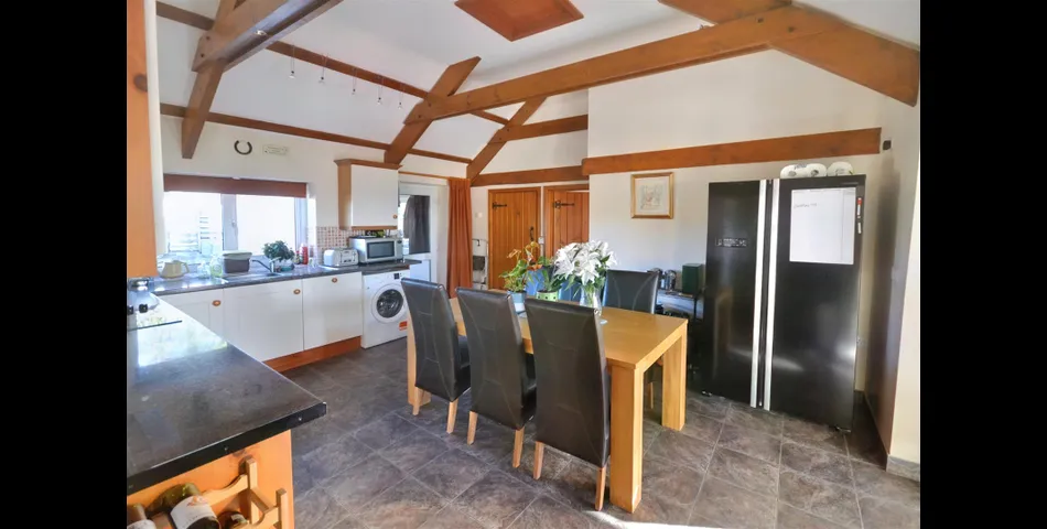 Ffynnon Henry, Y Beudy Bach & The Chalet, Llanpumpsaint
