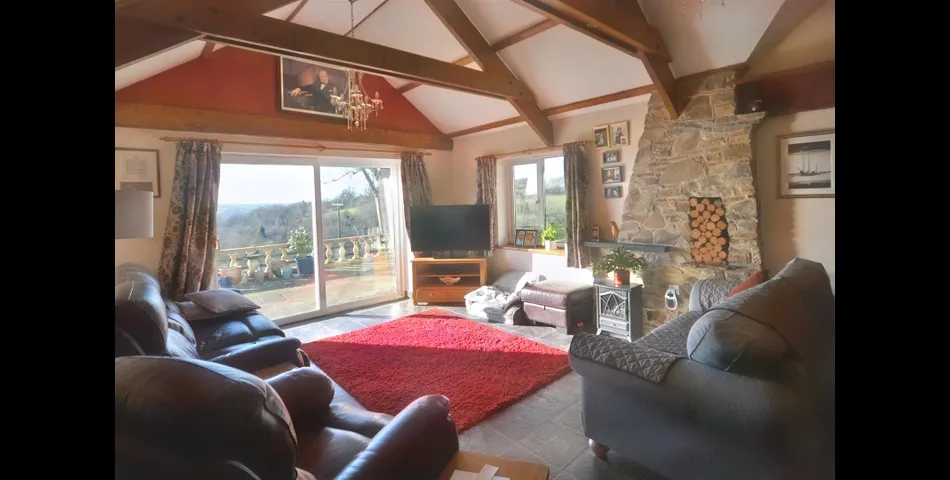 Ffynnon Henry, Y Beudy Bach & The Chalet, Llanpumpsaint
