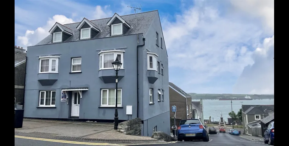 A Complex of 7 Apartments with Estuary Views