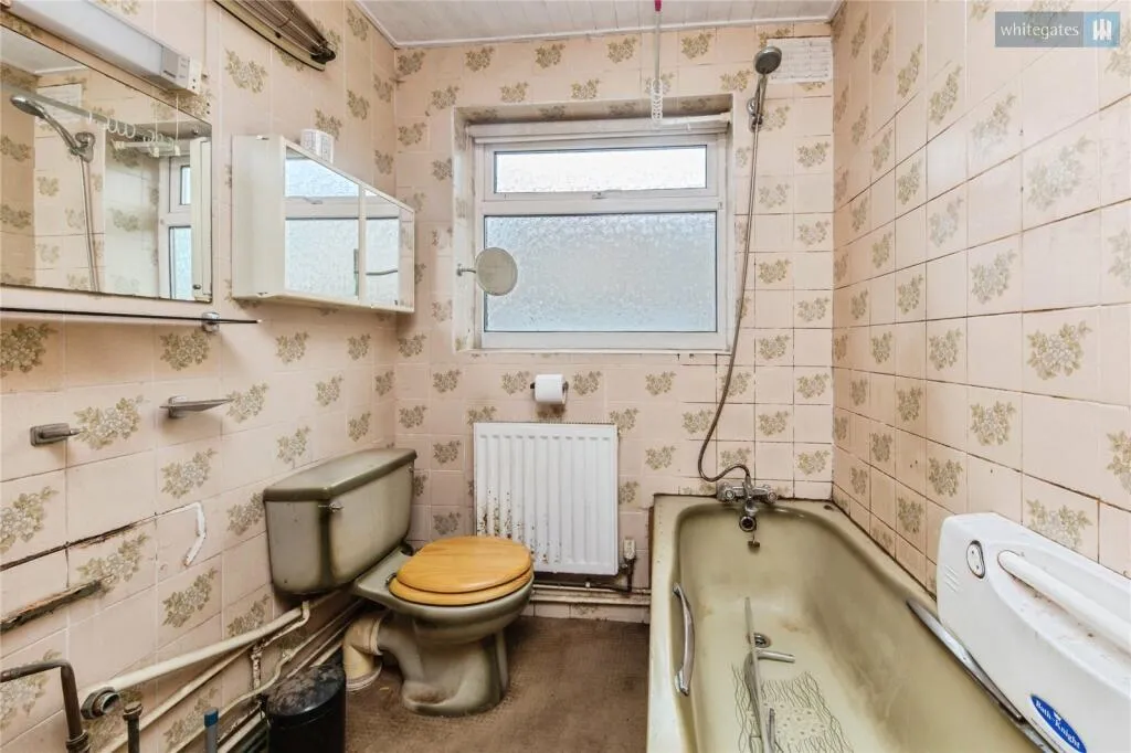 3 bed Semi-Detached Bungalow