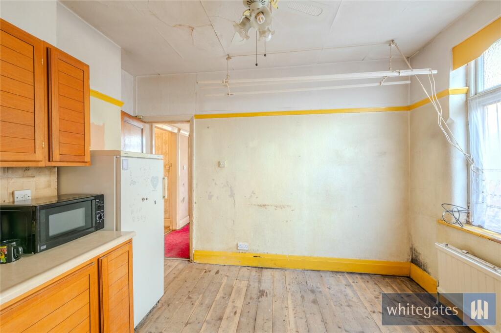 4 bed Semi-Detached