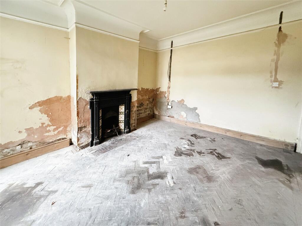 4 bed End of Terrace