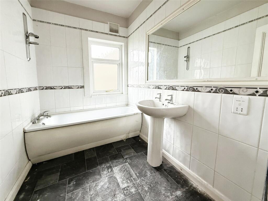 4 bed End of Terrace