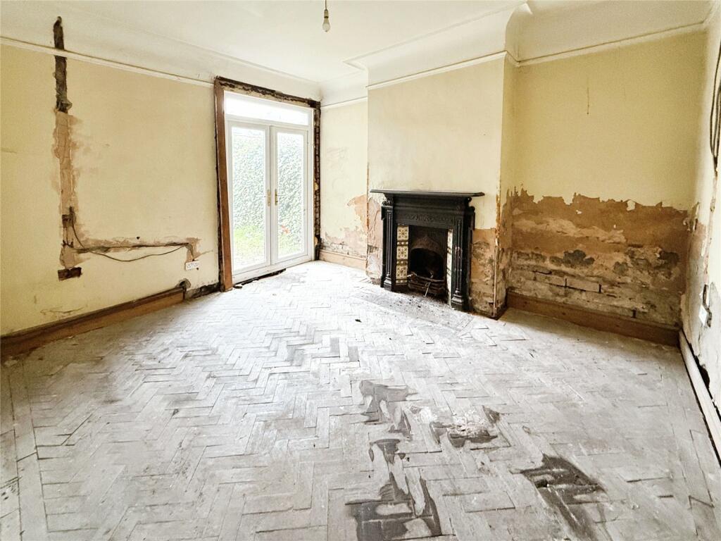 4 bed End of Terrace