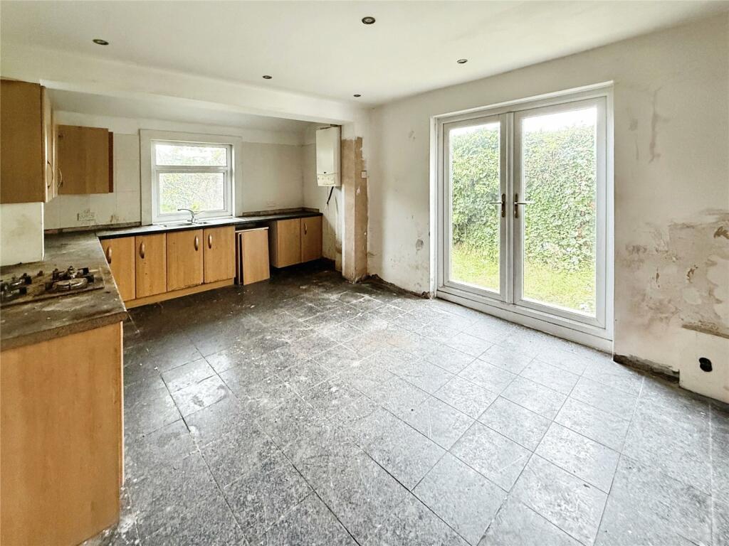 4 bed End of Terrace