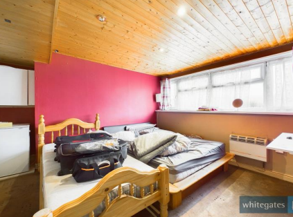 4 bed Terraced