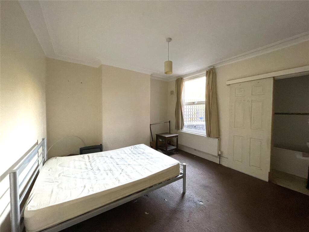 4 bed Terraced