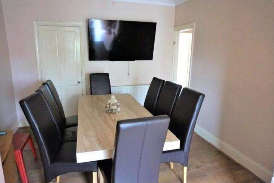 5 bed Semi-Detached