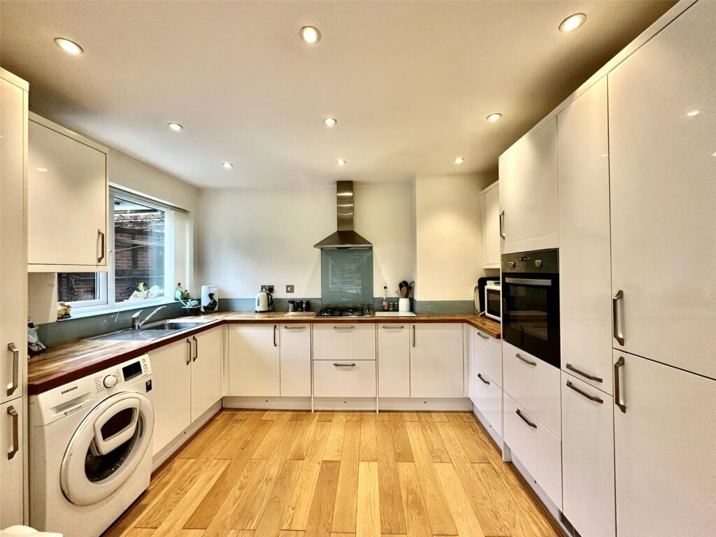 2 bed Detached Bungalow