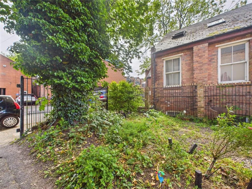 2 bed End of Terrace