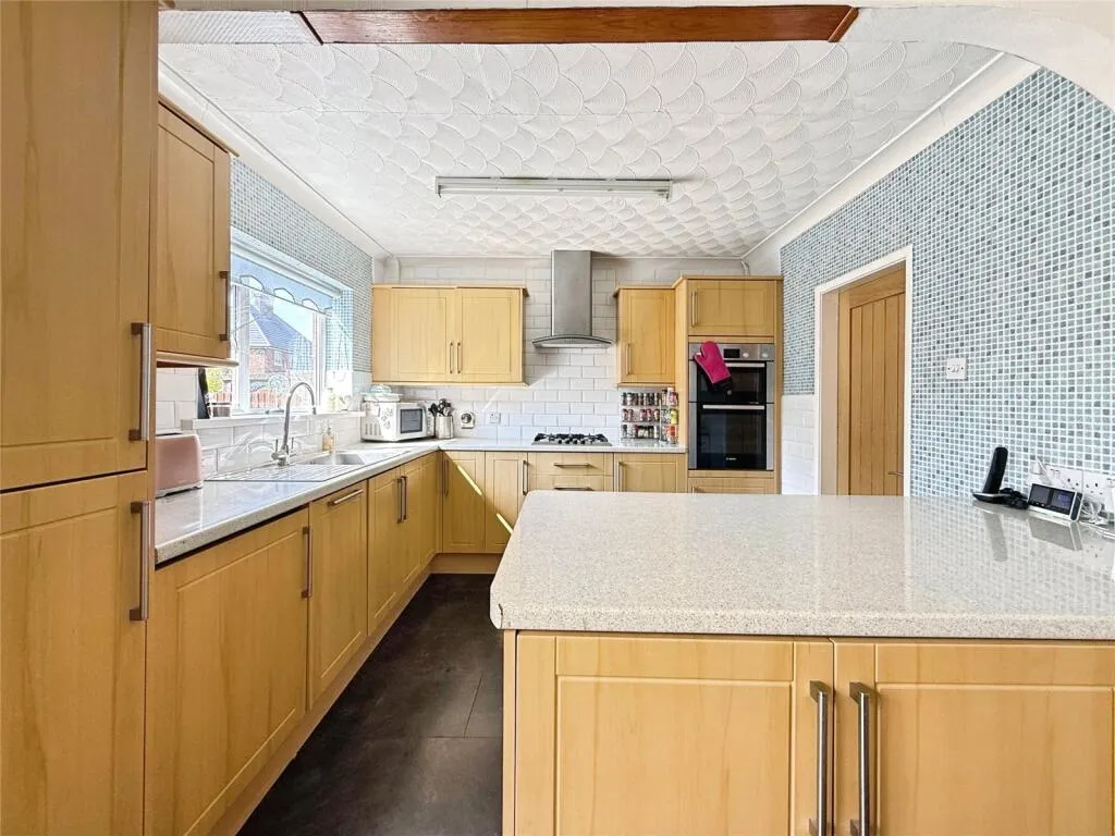 3 bed End of Terrace