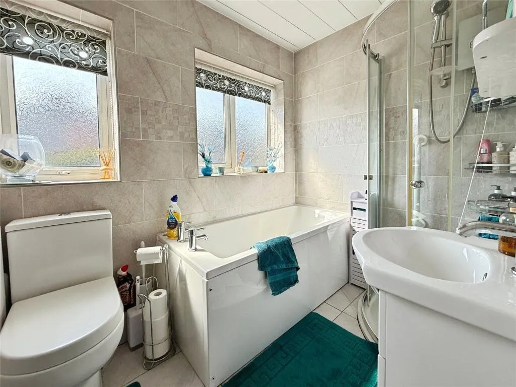 3 bed End of Terrace