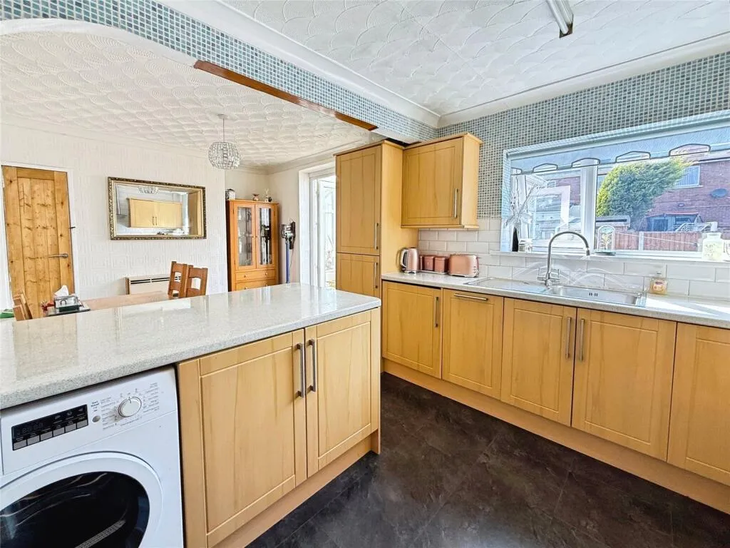 3 bed End of Terrace