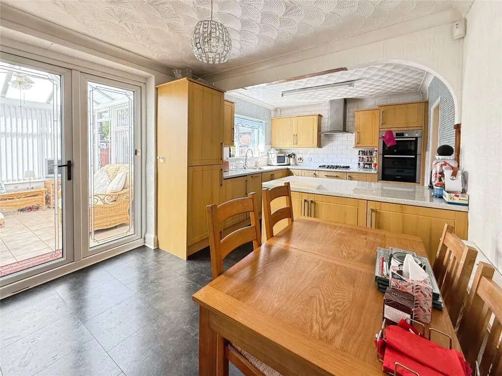 3 bed End of Terrace