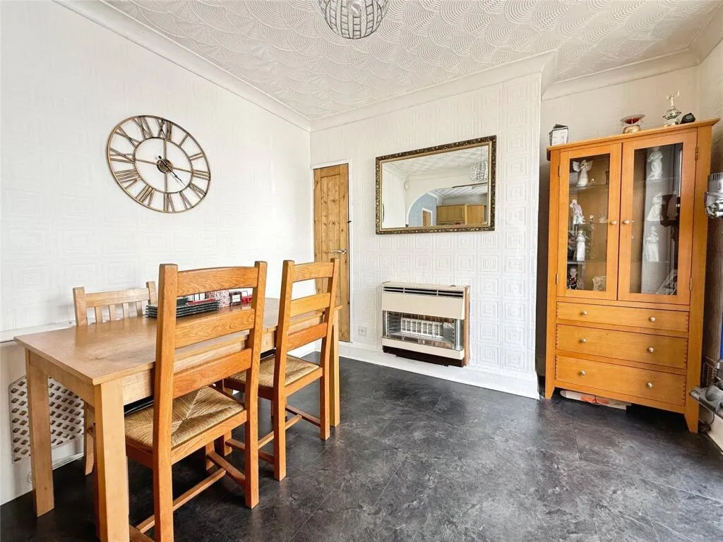 3 bed End of Terrace