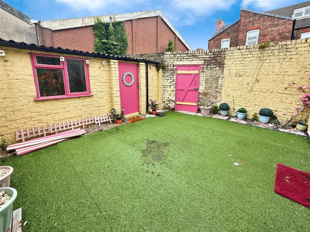 3 bed End of Terrace
