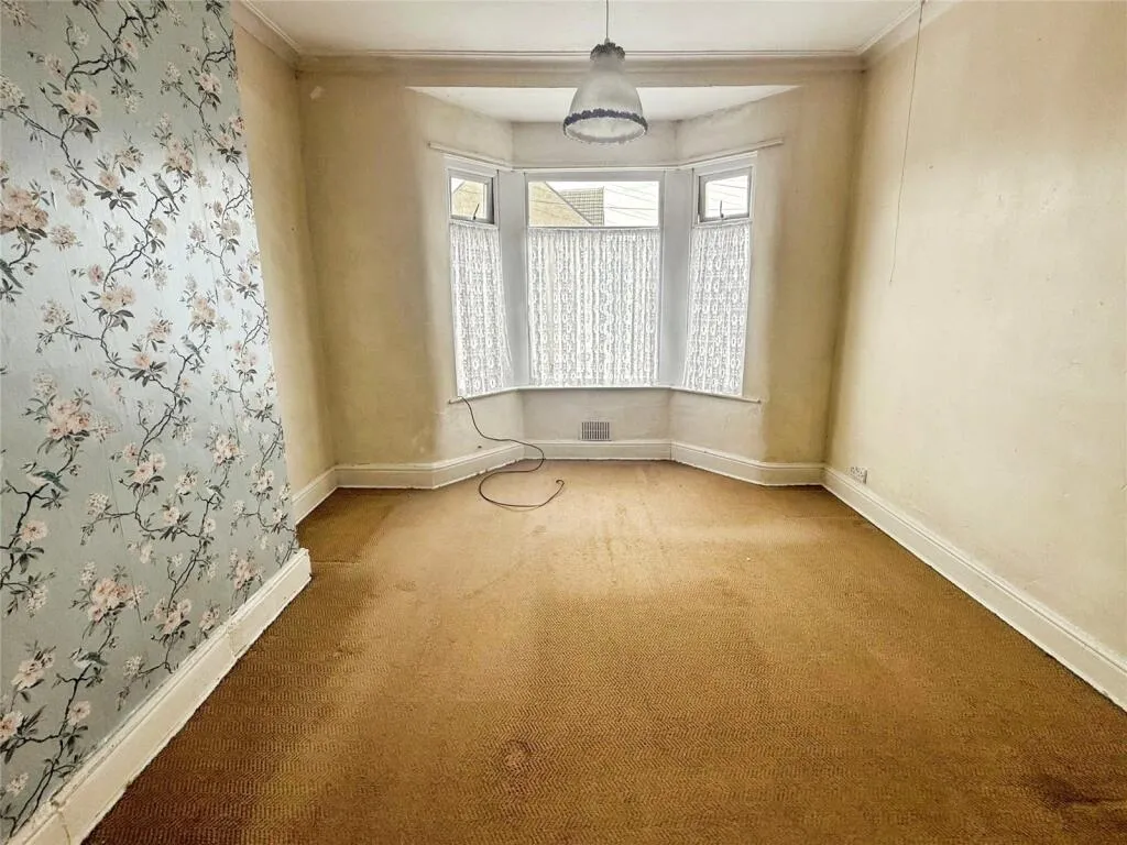 3 bed End of Terrace