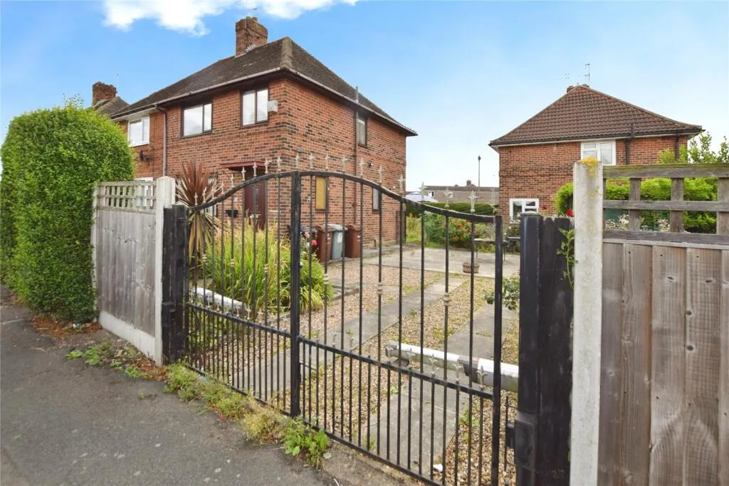 4 bed Semi-Detached