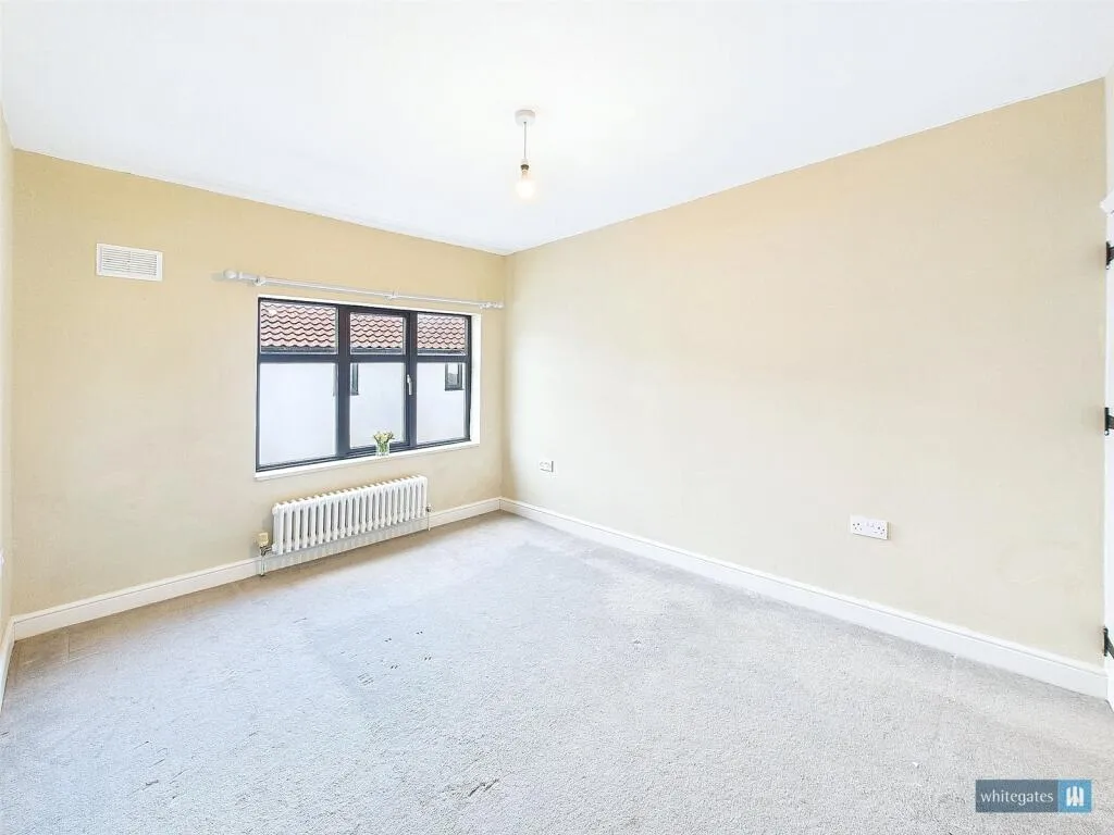 2 bed Shop