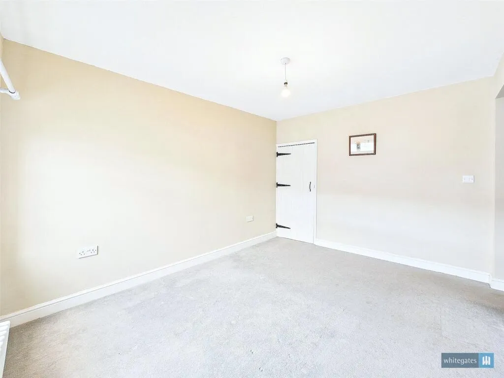 2 bed Shop