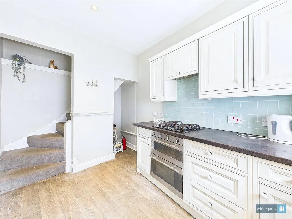 2 bed Shop
