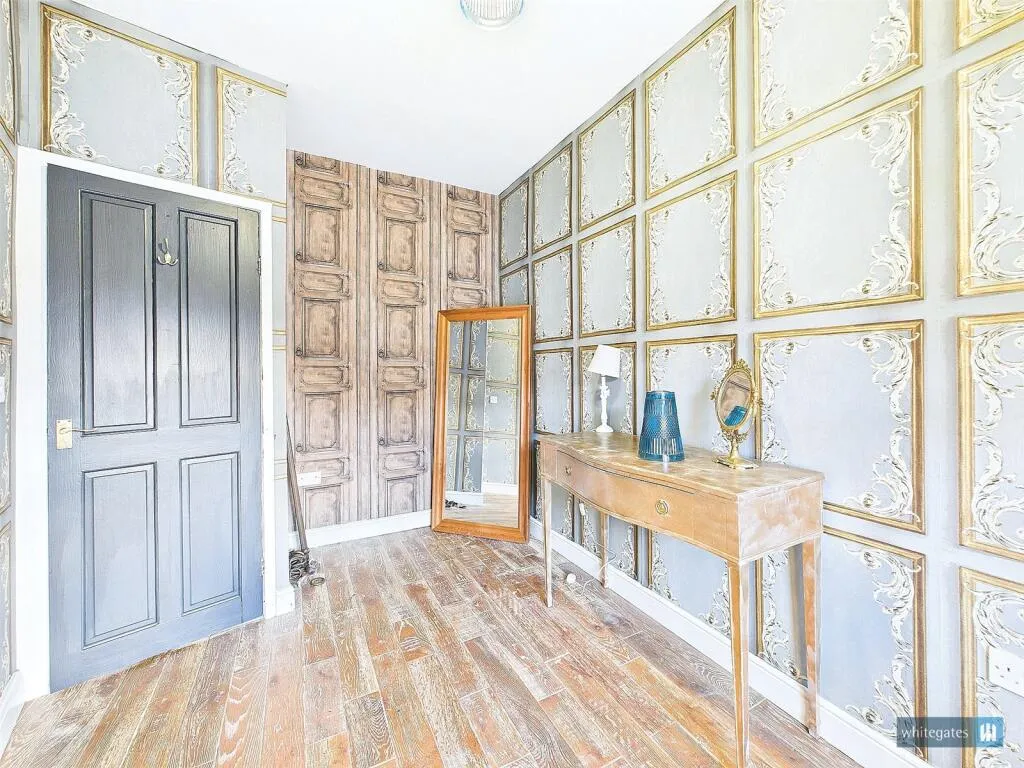 2 bed Shop
