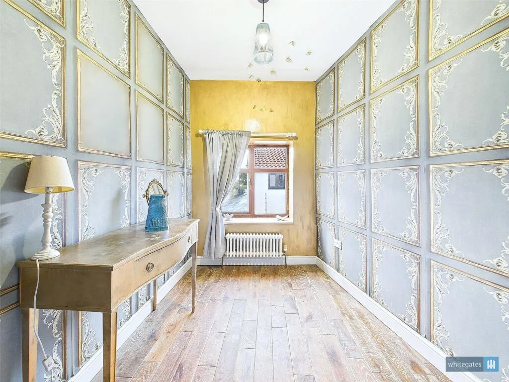 2 bed Shop
