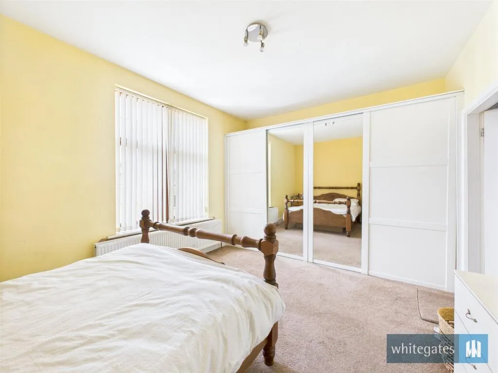 8 bed Detached