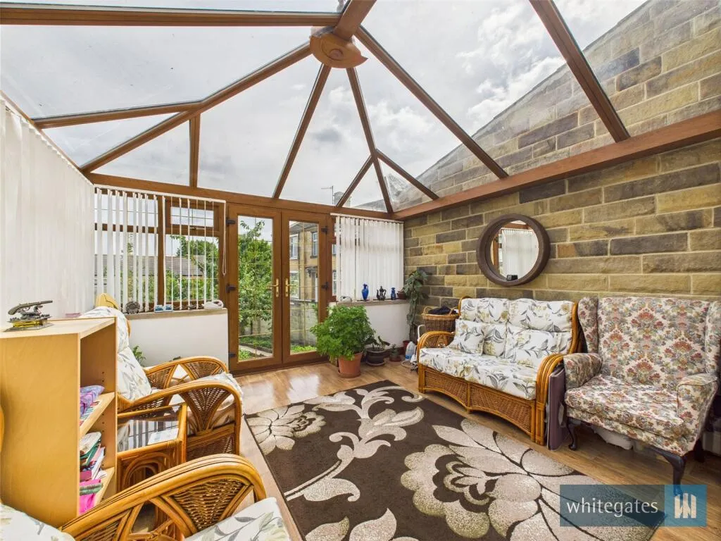 8 bed Detached