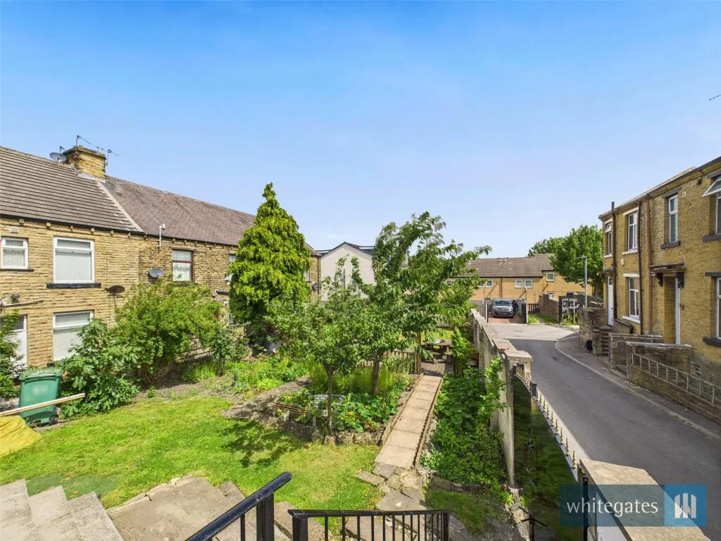 8 bed Detached