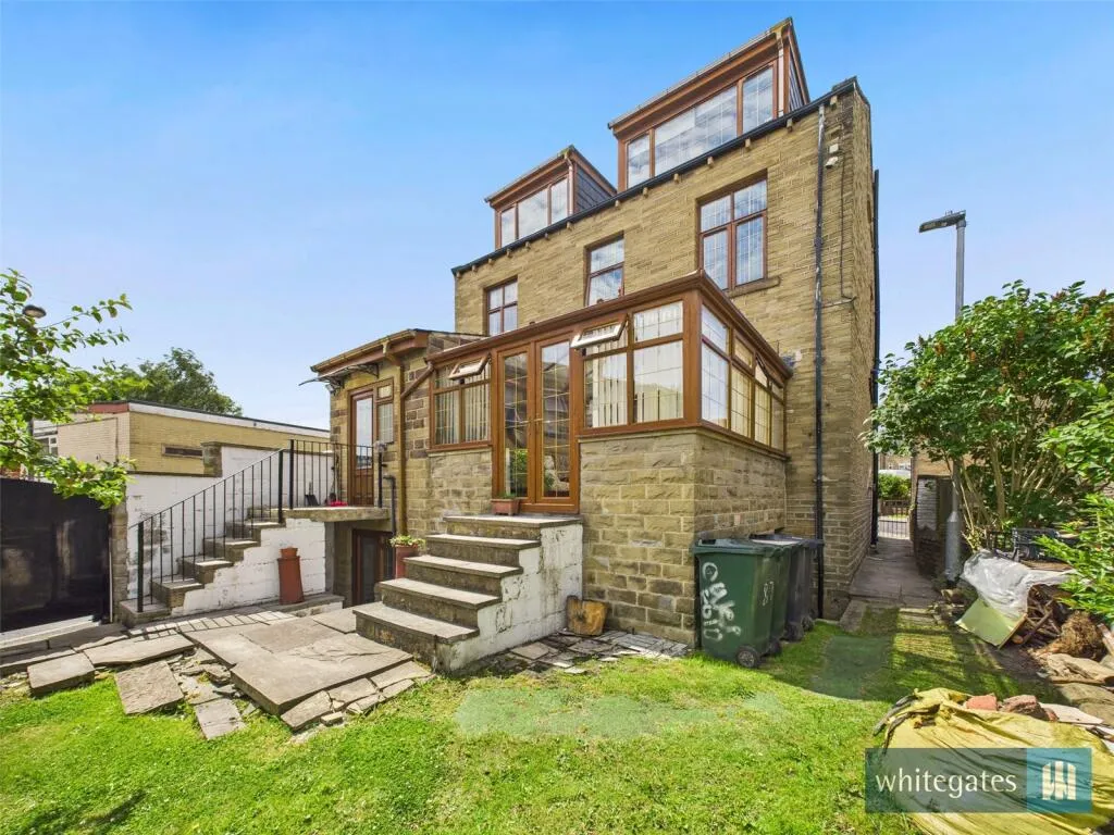 8 bed Detached