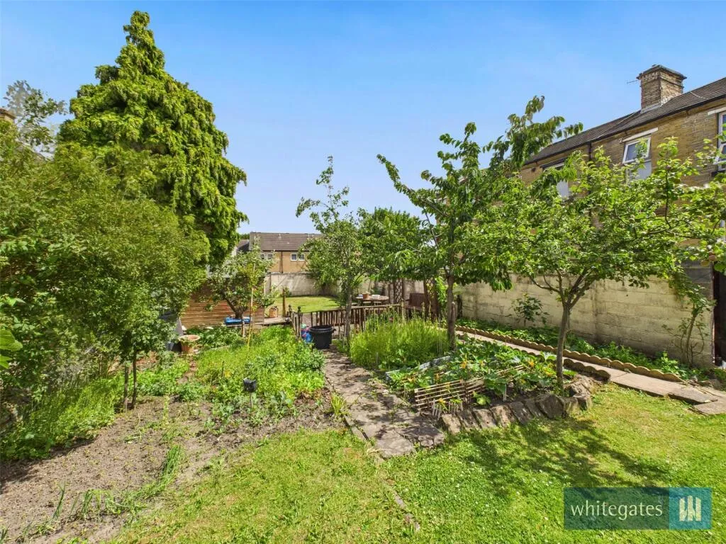 8 bed Detached