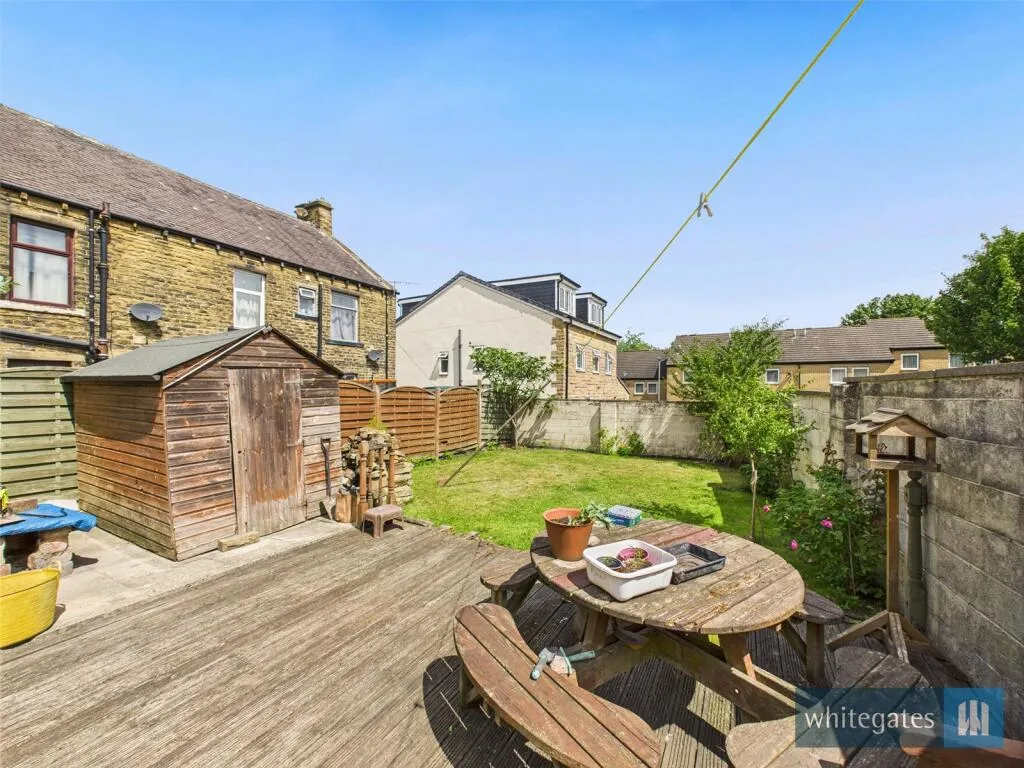 8 bed Detached