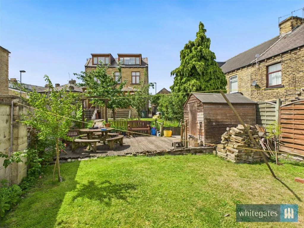 8 bed Detached