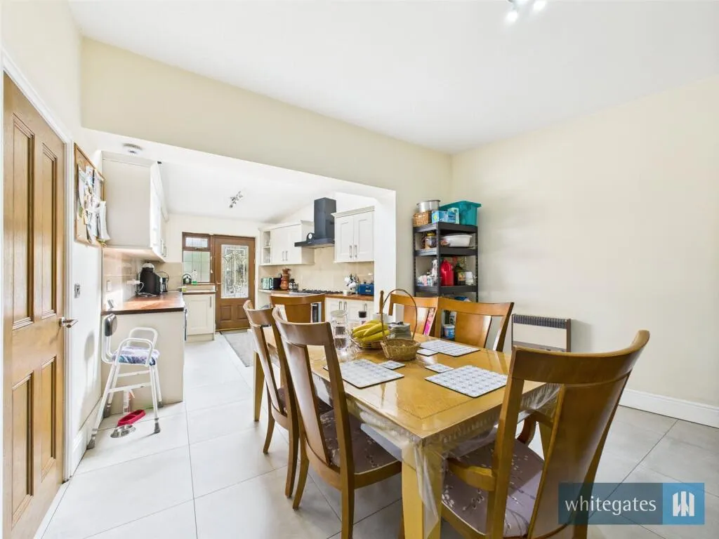 8 bed Detached