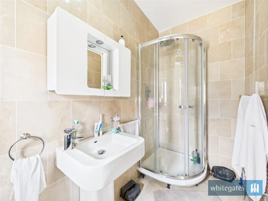 8 bed Detached