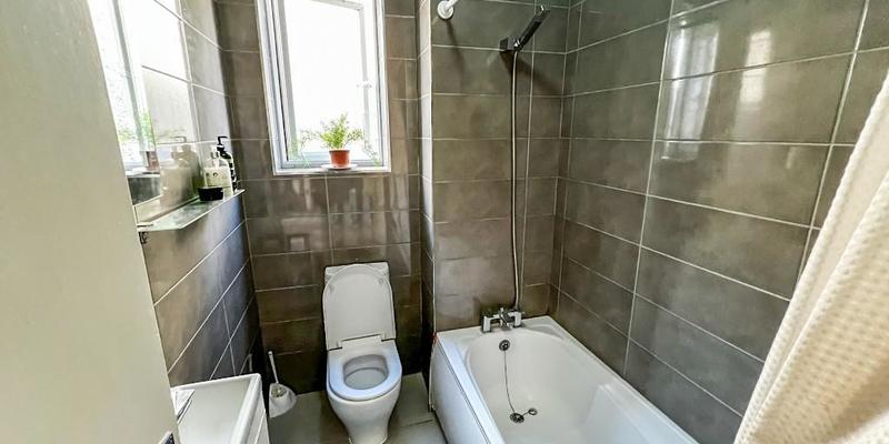 68 C Kirkton Road, Seven Sisters, N15 5EY