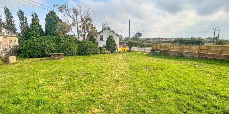 Chase Lodge, Cashmoor, DT11 8DN