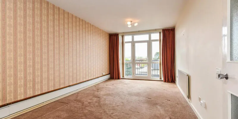 Flat 5 Albany Chambers, 21 High Street, Petersfield, GU32 3JT