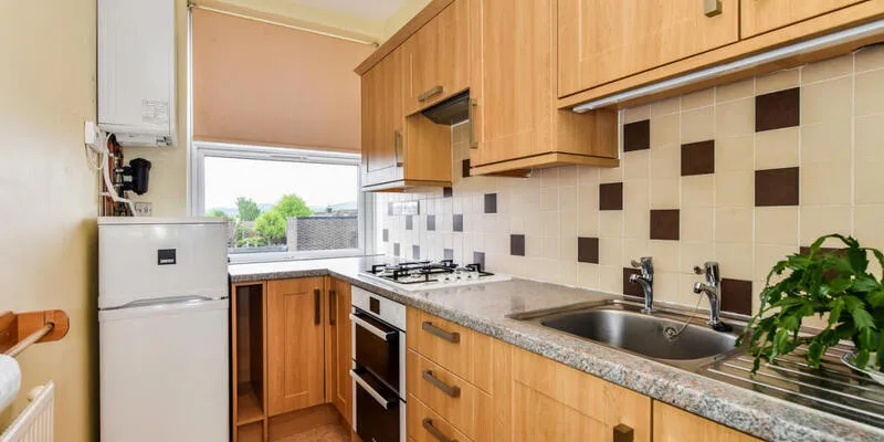 Flat 5 Albany Chambers, 21 High Street, Petersfield, GU32 3JT
