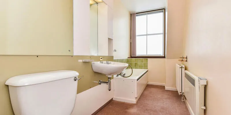 Flat 5 Albany Chambers, 21 High Street, Petersfield, GU32 3JT