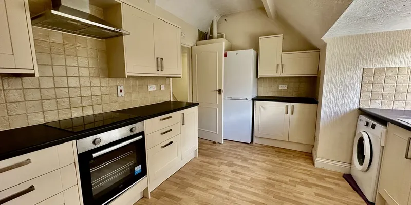 Flat 9 The Gables, 19 Forest Road, Poole, BH13 6DQ
