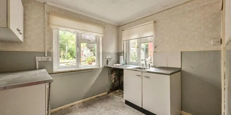 2 Laura Place, Box Hill, Corsham, SN13 8HL