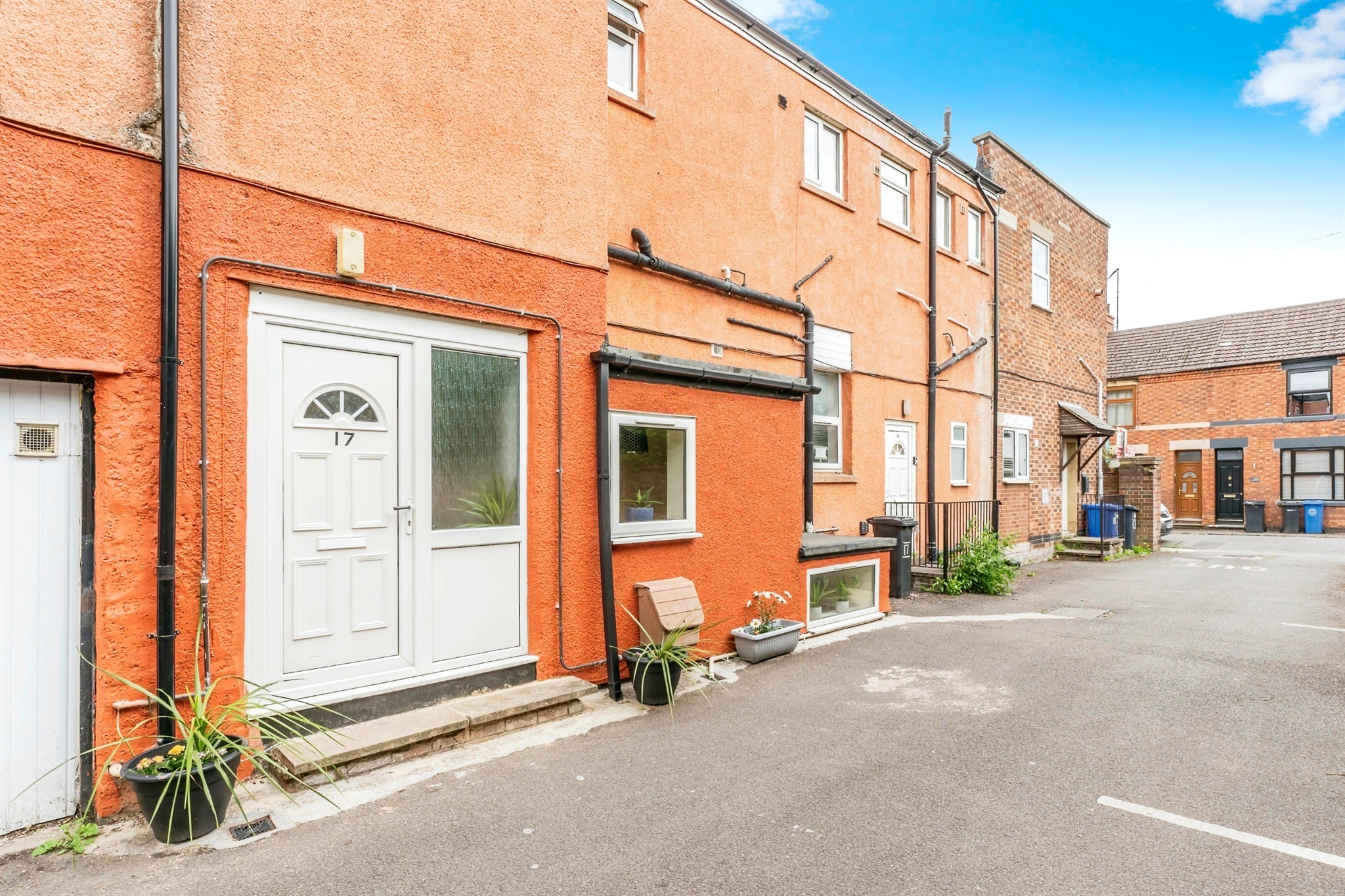 2 bed Ground Flat