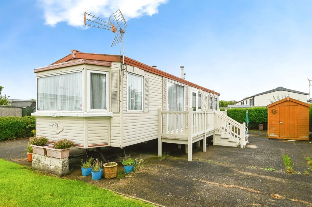 2 bed Land